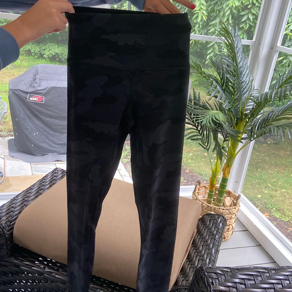 Lululemon size 4 align High rise leggings 25 inch black camo